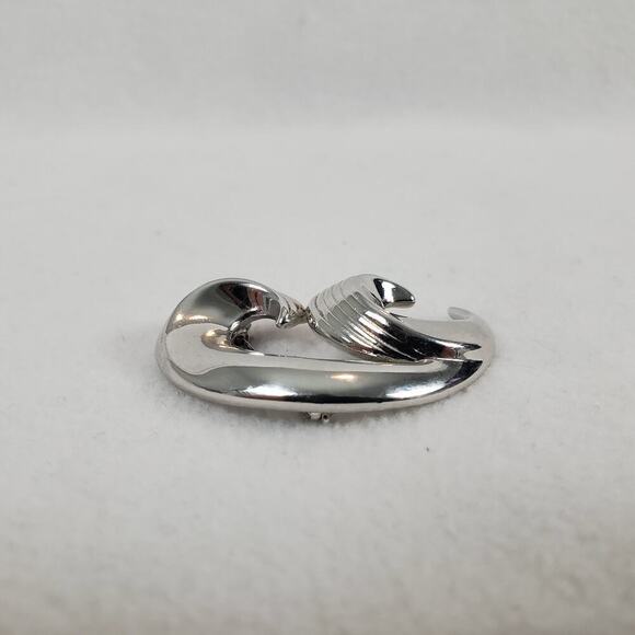 Vintage Trifari Brooch Silver Tone Swirl Pin Wave Mid Century - Picture 4 of 8